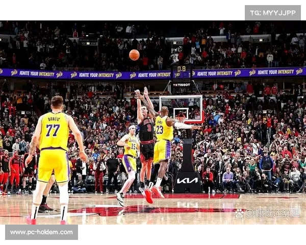 詹姆斯首节串联进攻，湖人分享球策略奠定领先优势