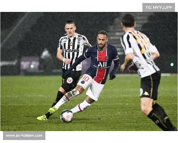 马赛0-5惨败历史性失利,防线重组迫在眉睫 马赛0-5惨败历史性失利,防线重组迫在眉睫